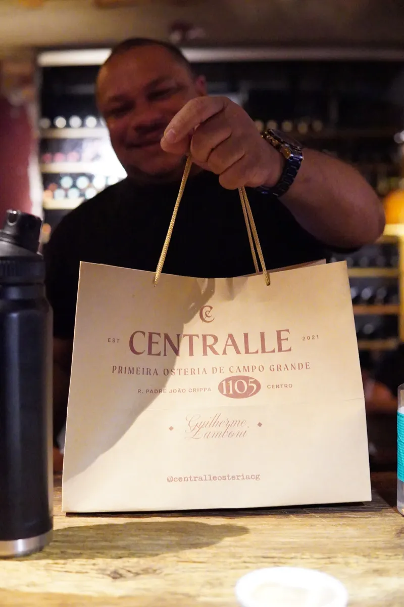 Embalagem da Centralle Osteria com a marca reposicionada